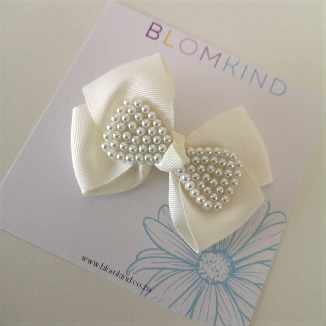 Large Cream & Pearl Bow Hairclip